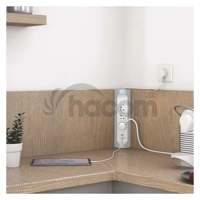 Legrand predlžovací kábel 1 m / 3 zásuvky / s USB / hliník-biela / PVC / 1,5 mm2