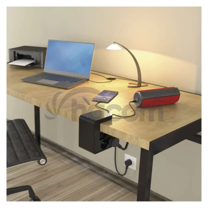 Legrand predlžovací kábel 1,5 m / 4 zásuvky / s USB / čierná / PVC / 1,5 mm2
