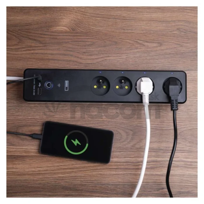 GoSmart predlžovací kábel 2 m / 4 zásuvky / s vyp. / s USB / biely-čierny / PVC / 1,5 mm2