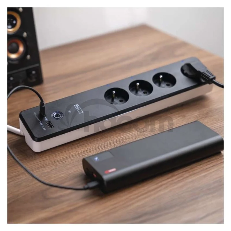 GoSmart predlžovací kábel 2 m / 4 zásuvky / s vyp. / s USB / biely-čierny / PVC / 1,5 mm2