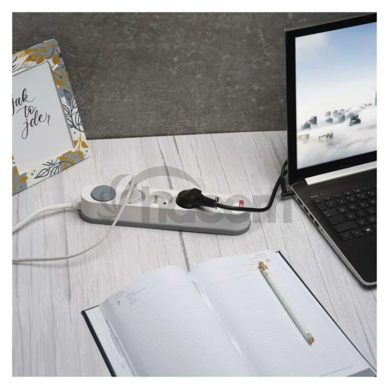 Predlžovací kábel 3 m / 5 zásuvky / s vypínačom / bielo-sivý / 1×USB-A + 1×USB-C / 1,5 mm2