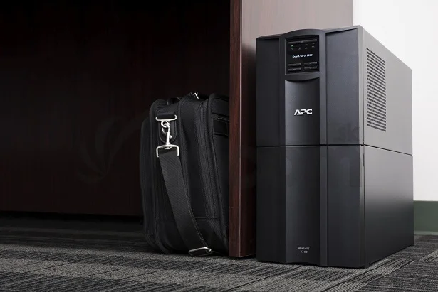 APC Smart-UPS 2200VA LCD 230V with SmartConnect