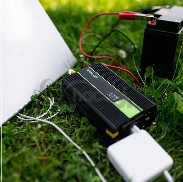 Green Cell INV01DE automobilový menič napätia z 12V na 230V, 300W/600W
