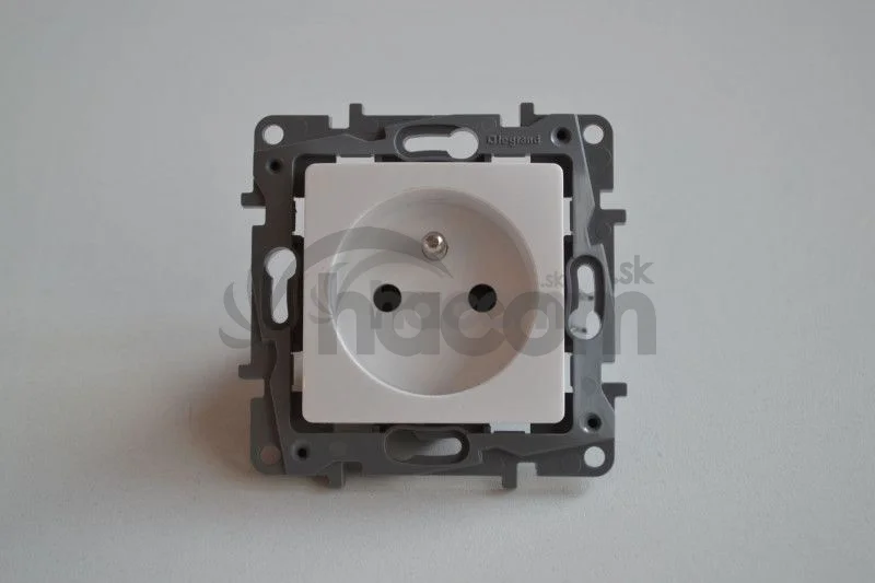 Niloé zásuvka 2p + t 16A biela 764540
