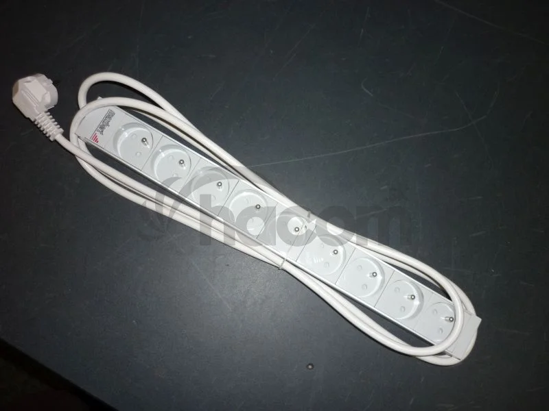 Maxbert PDU, 16A/230V, 1x16A CEE7, 9xCEE7, 3m prív