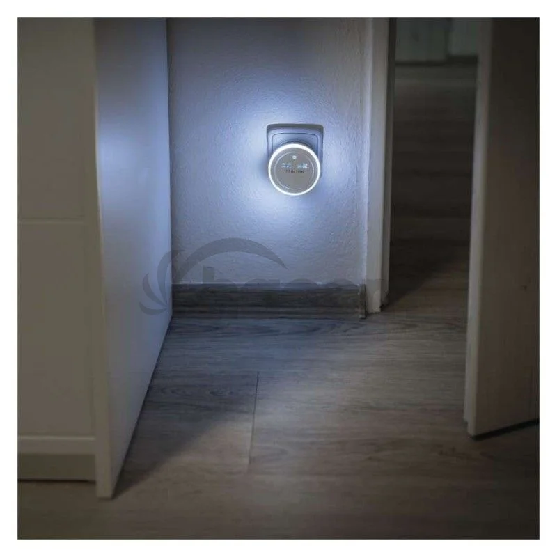 LED nočné svetlo P3313 do zásuvky s 2× USB P3313